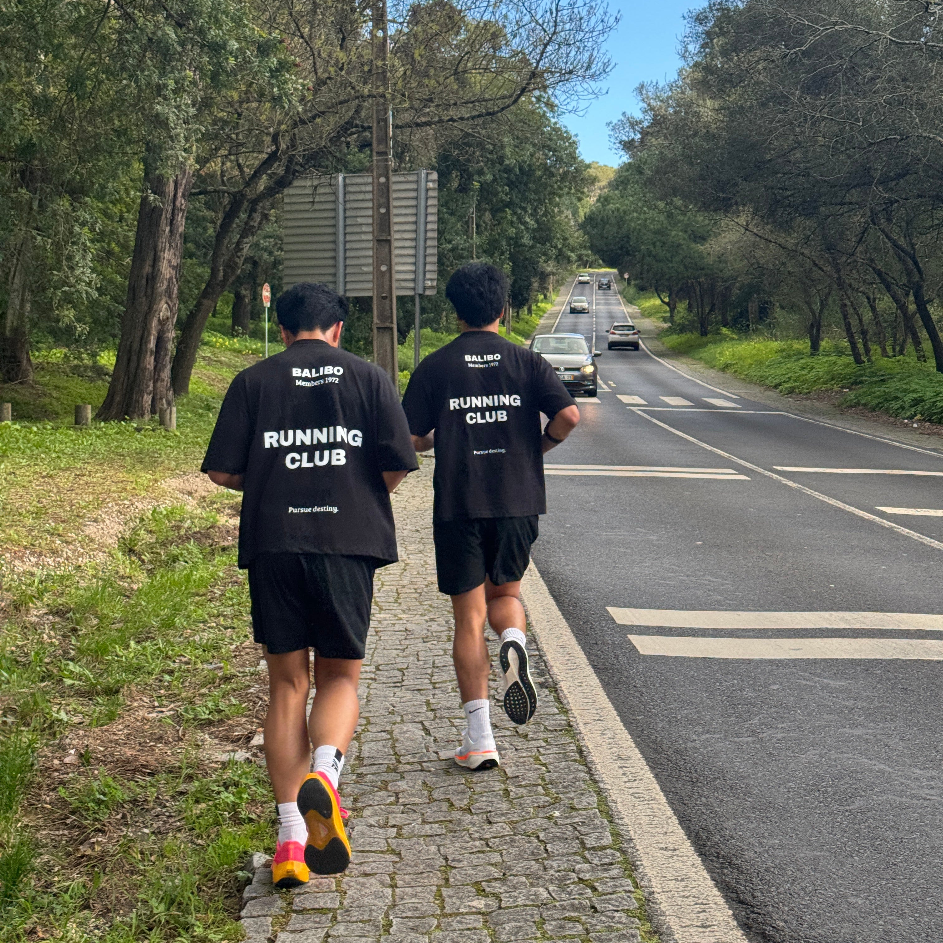 A running trail offers a refreshing escape into nature, with scenic views and varied terrain that challenge both your body and mind. It’s a perfect way to break away from the usual routine, enjoy fresh air, and connect with the outdoors while getting a great workout.