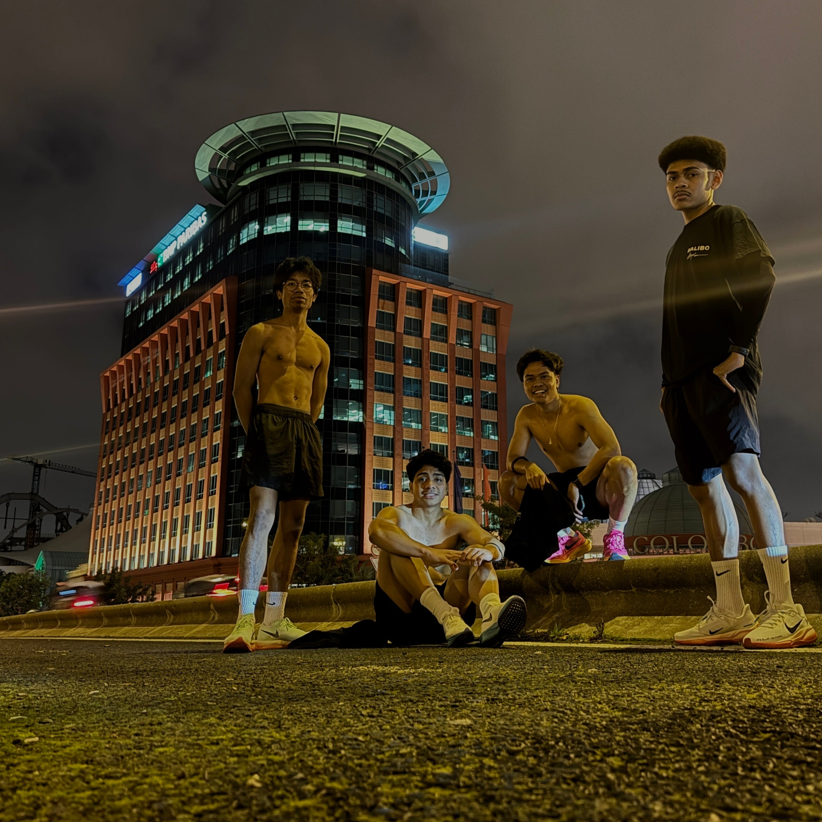 Running with friends makes the experience more fun and motivating. You can chat, share goals, and push each other to go further. It’s not just about fitness—it's a chance to bond, laugh, and enjoy each other’s company while staying active together.